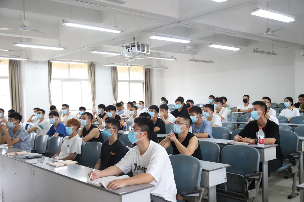 学生上课照